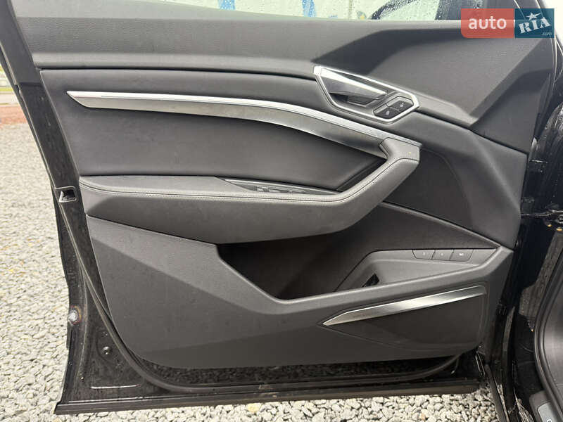 Позашляховик / Кросовер Audi e-tron Sportback 2020 в Стрию