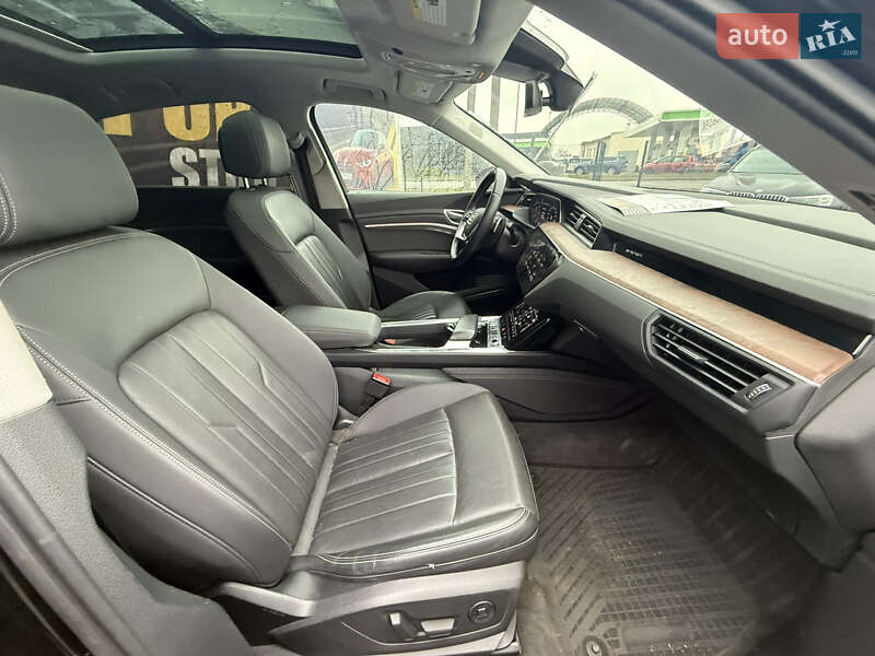 Позашляховик / Кросовер Audi e-tron Sportback 2020 в Стрию