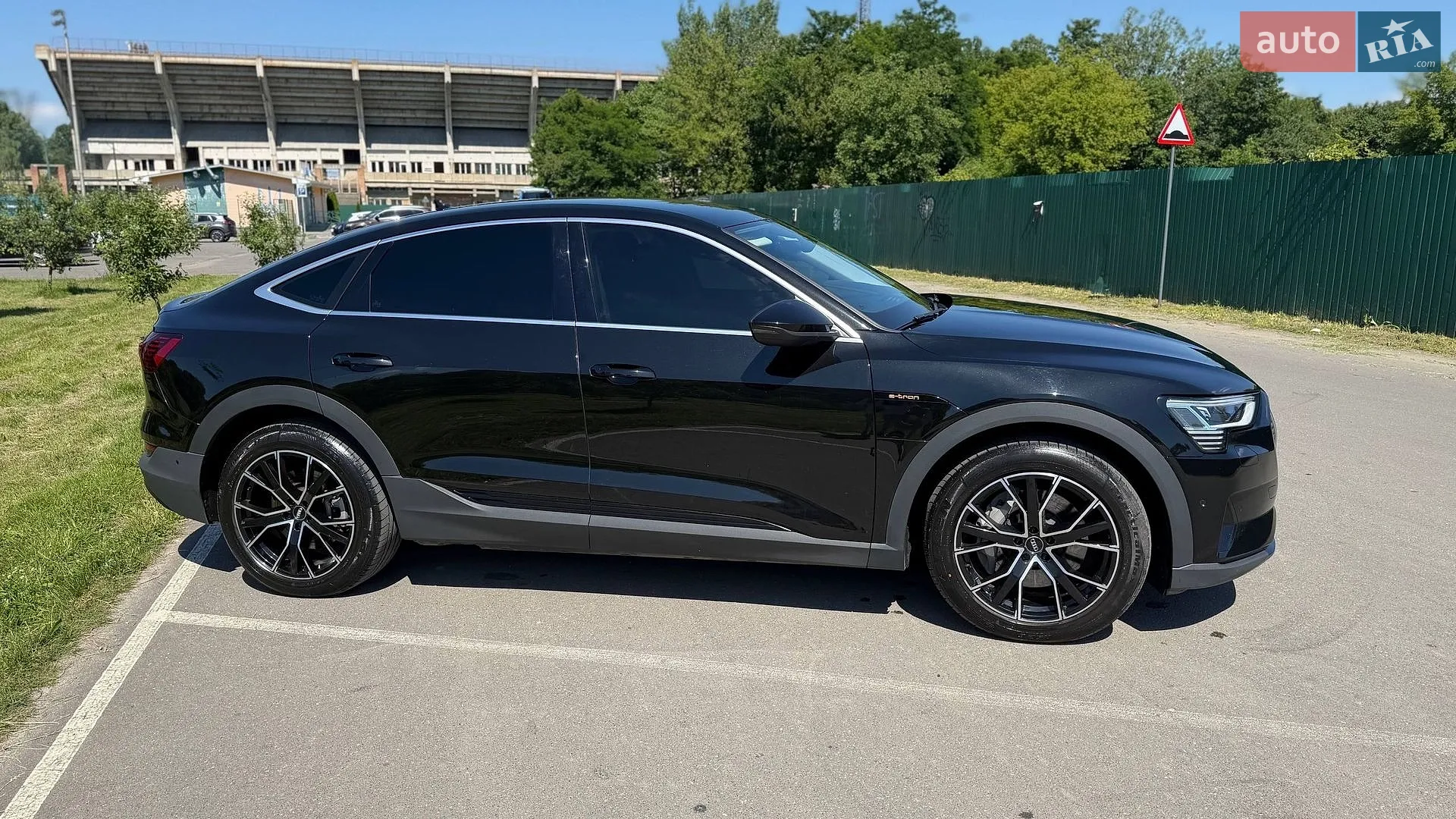 2020 Audi e-tron Sportback - мініатюра 3