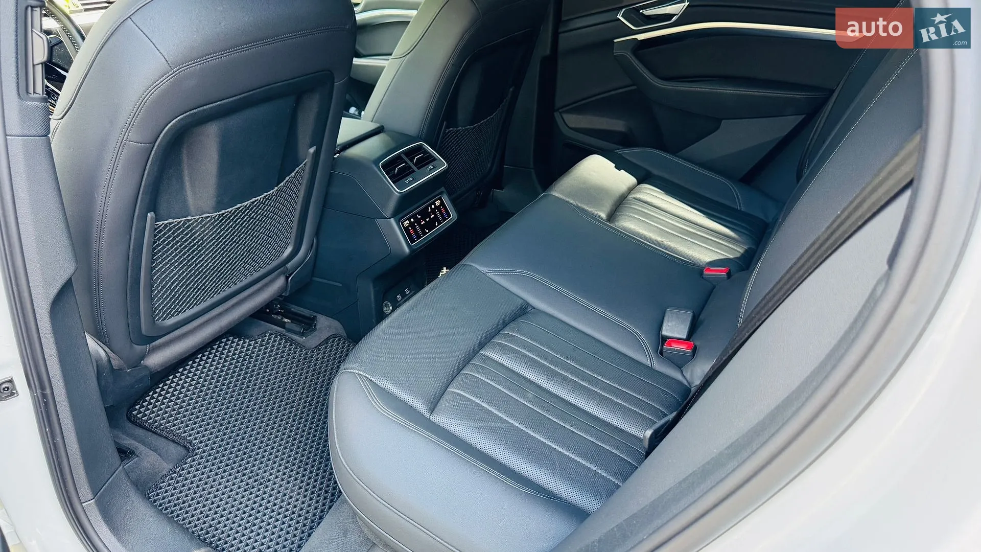 2020 Audi e-tron Sportback - мініатюра 22