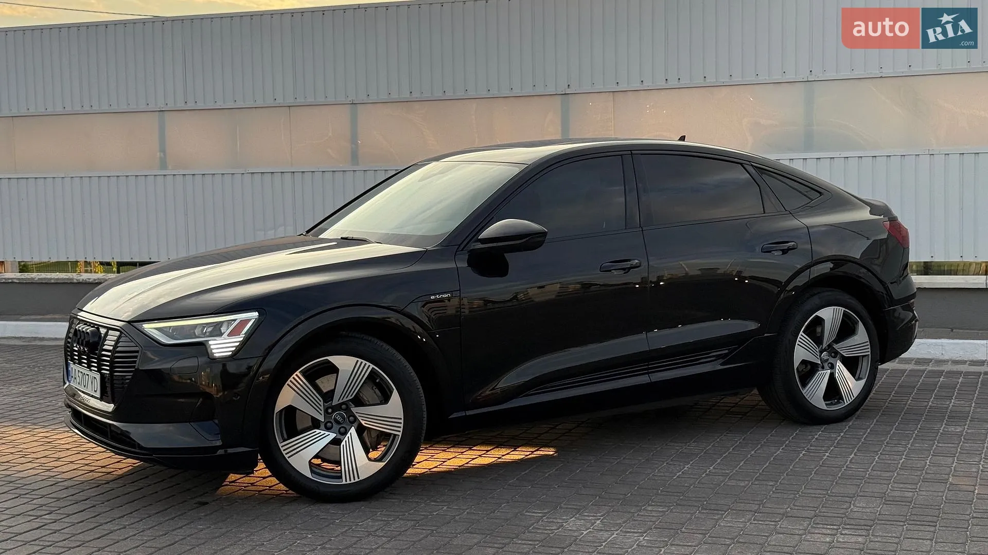 2020 Audi e-tron Sportback - мініатюра 2