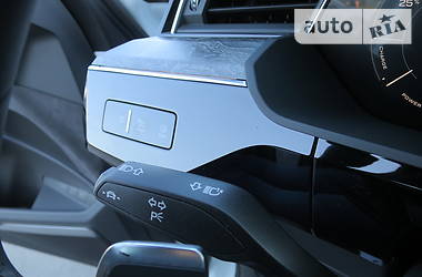 Позашляховик / Кросовер Audi e-tron 2019 в 