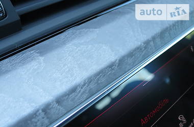 Позашляховик / Кросовер Audi e-tron 2019 в 
