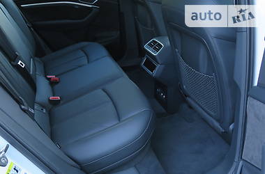 Позашляховик / Кросовер Audi e-tron 2019 в 