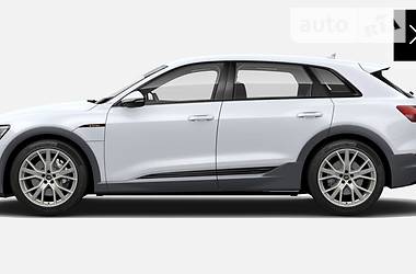 Позашляховик / Кросовер Audi e-tron 2019 в 