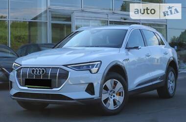 Позашляховик / Кросовер Audi e-tron 2019 в 