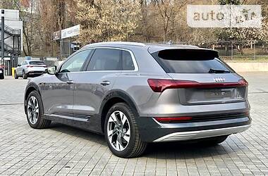 Позашляховик / Кросовер Audi e-tron 2019 в 
