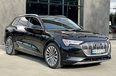 Внедорожник / Кроссовер Audi e-tron 2019 в 