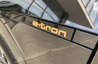 Внедорожник / Кроссовер Audi e-tron 2019 в 
