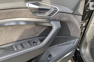 Внедорожник / Кроссовер Audi e-tron 2019 в 
