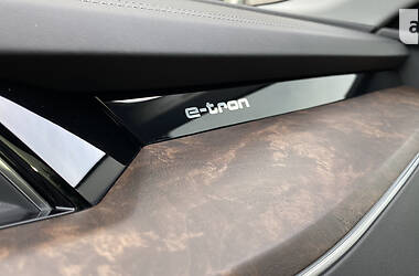 Внедорожник / Кроссовер Audi e-tron 2019 в 