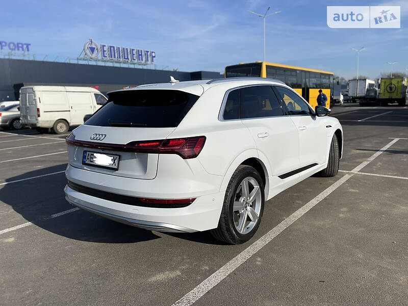 Внедорожник / Кроссовер Audi e-tron 2019 в Днепре фото 5 Внедорожник / Кроссовер Audi e-tron 2019 в Днепре