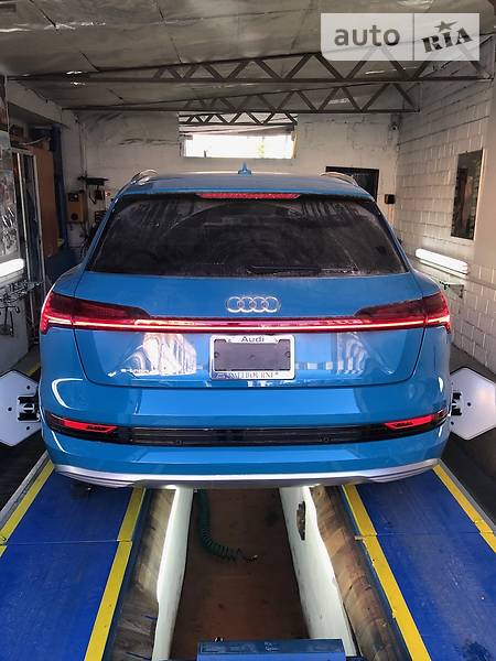 Позашляховик / Кросовер Audi e-tron 2019 в Києві