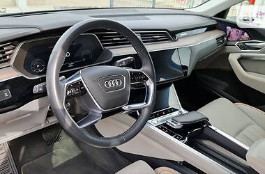 Внедорожник / Кроссовер Audi e-tron 2019 в 