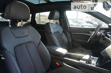 Внедорожник / Кроссовер Audi e-tron 2019 в 