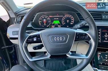 Внедорожник / Кроссовер Audi e-tron 2020 в 
