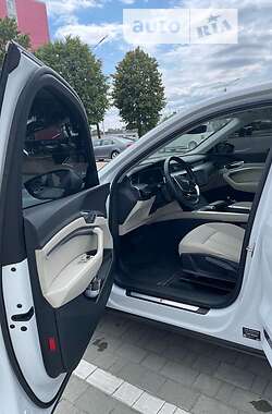 Позашляховик / Кросовер Audi e-tron 2020 в Дніпрі