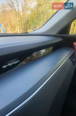 Внедорожник / Кроссовер Audi e-tron 2019 в 