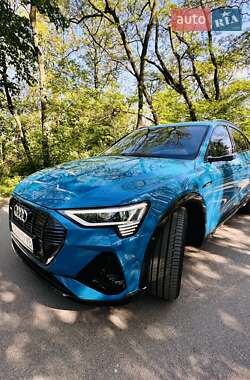Внедорожник / Кроссовер Audi e-tron 2020 в 