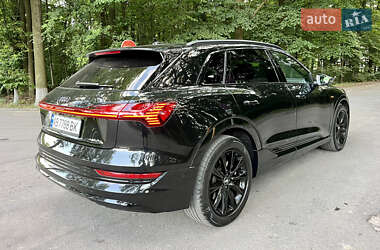 Внедорожник / Кроссовер Audi e-tron 2020 в 
