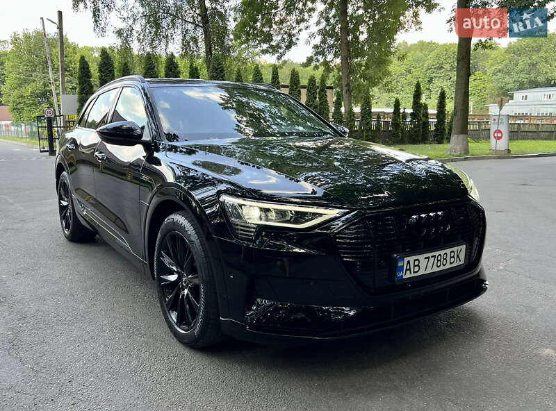 Внедорожник / Кроссовер Audi e-tron 2020 в 