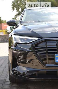 Позашляховик / Кросовер Audi e-tron 2019 в 