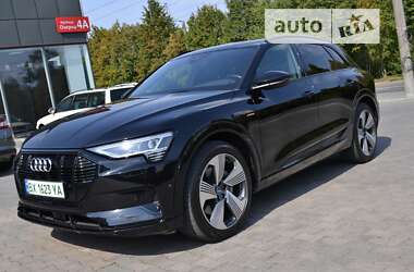 Позашляховик / Кросовер Audi e-tron 2019 в 