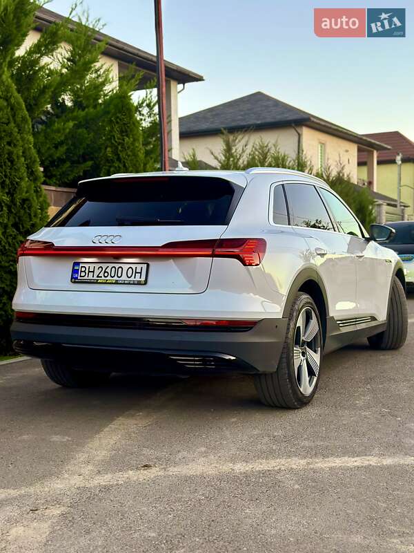 Внедорожник / Кроссовер Audi e-tron 2020 в Одессе