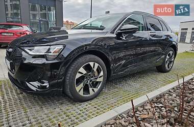 Позашляховик / Кросовер Audi e-tron 2021 в 