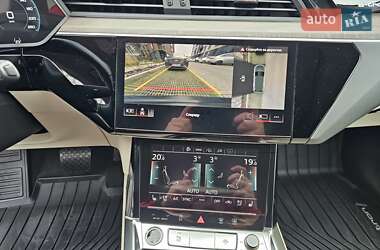 Позашляховик / Кросовер Audi e-tron 2021 в 