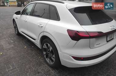 Внедорожник / Кроссовер Audi e-tron 2022 в Каменском