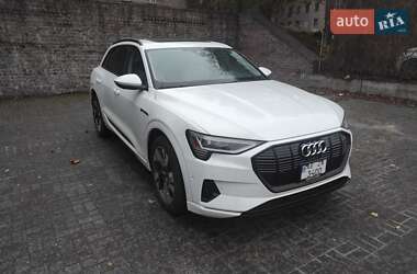 Внедорожник / Кроссовер Audi e-tron 2022 в 