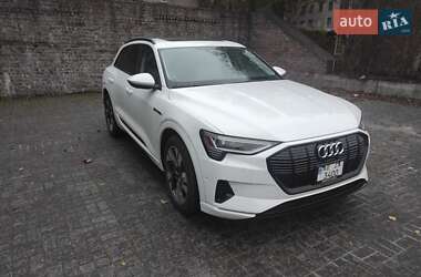 Внедорожник / Кроссовер Audi e-tron 2022 в 