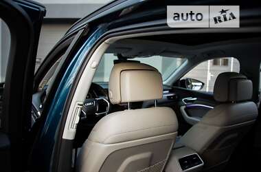 Позашляховик / Кросовер Audi e-tron 2019 в 