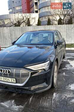 Внедорожник / Кроссовер Audi e-tron 2021 в 