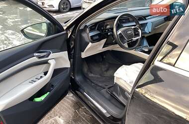 Внедорожник / Кроссовер Audi e-tron 2021 в 