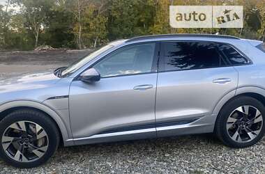 Внедорожник / Кроссовер Audi e-tron 2022 в 