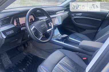 Внедорожник / Кроссовер Audi e-tron 2022 в 