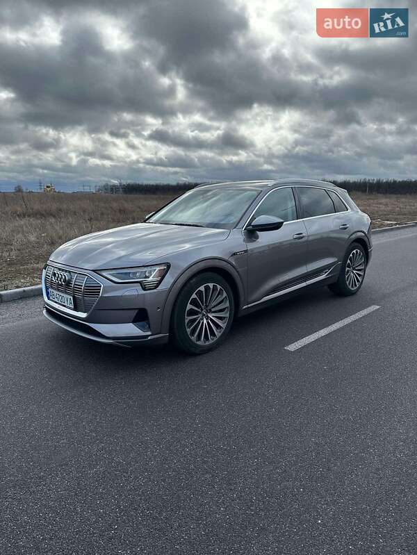 Внедорожник / Кроссовер Audi e-tron 2019 в 