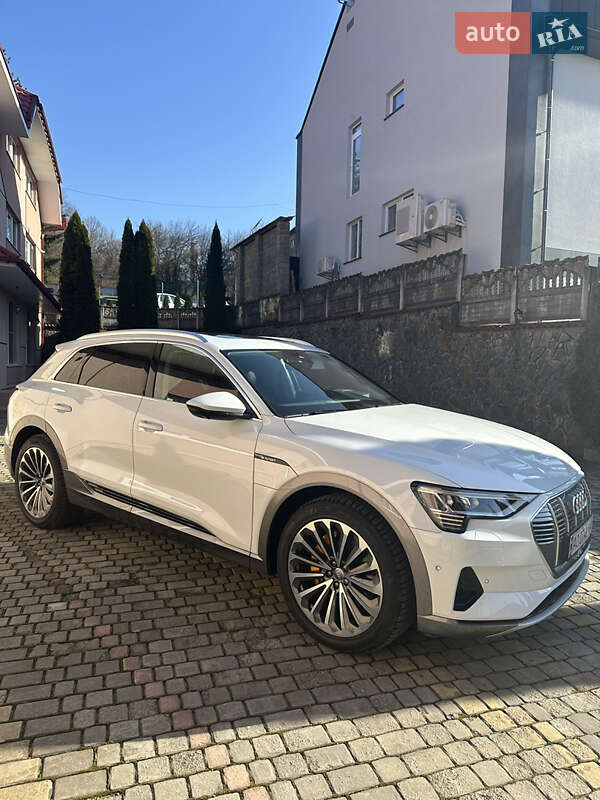 Позашляховик / Кросовер Audi e-tron 2018 в Хусті