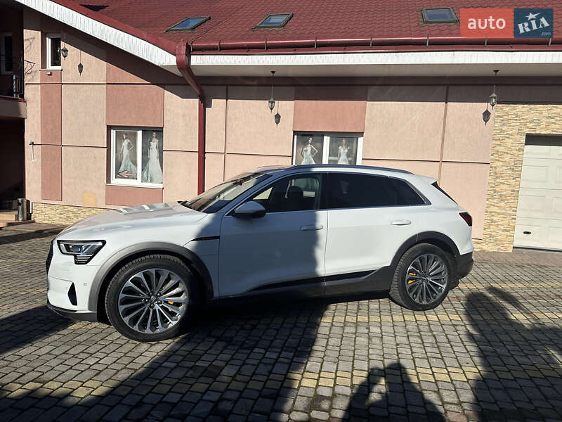 Позашляховик / Кросовер Audi e-tron 2018 в Хусті