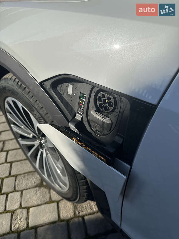 Позашляховик / Кросовер Audi e-tron 2018 в Хусті