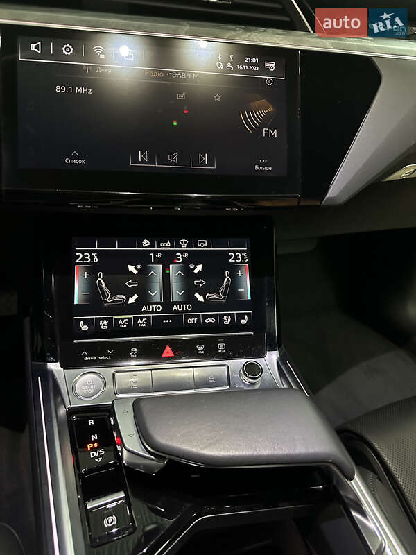 Позашляховик / Кросовер Audi e-tron 2018 в Хусті