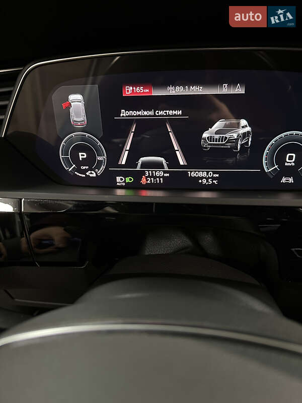 Позашляховик / Кросовер Audi e-tron 2018 в Хусті