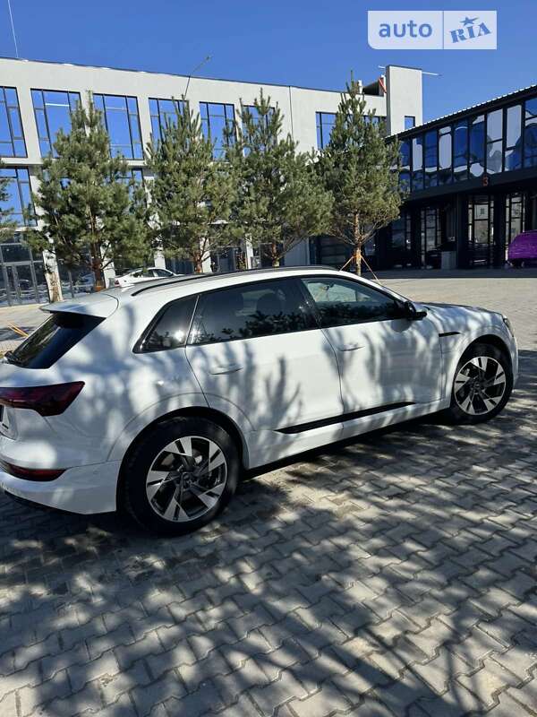 Внедорожник / Кроссовер Audi e-tron 2022 в Ровно