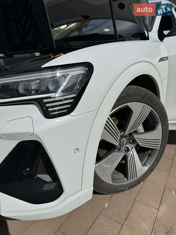 Внедорожник / Кроссовер Audi e-tron 2020 в Ужгороде