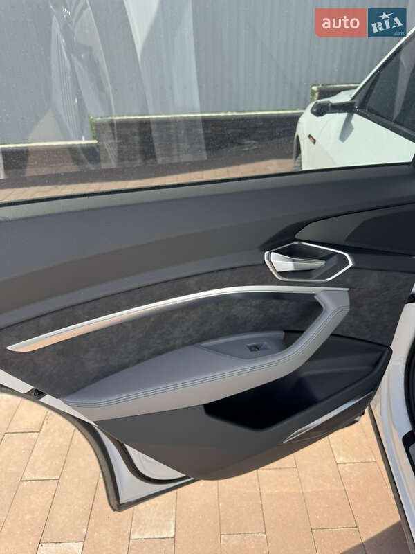 Внедорожник / Кроссовер Audi e-tron 2020 в Ужгороде
