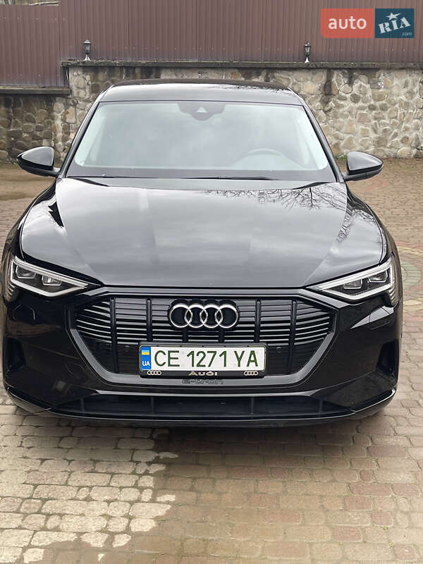 Позашляховик / Кросовер Audi e-tron 2019 в Косові