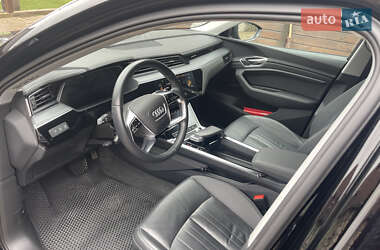 Позашляховик / Кросовер Audi e-tron 2019 в Косові
