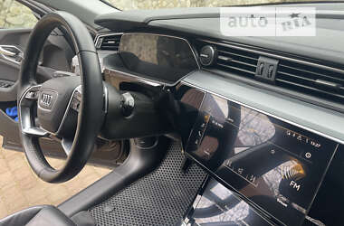Позашляховик / Кросовер Audi e-tron 2019 в Косові